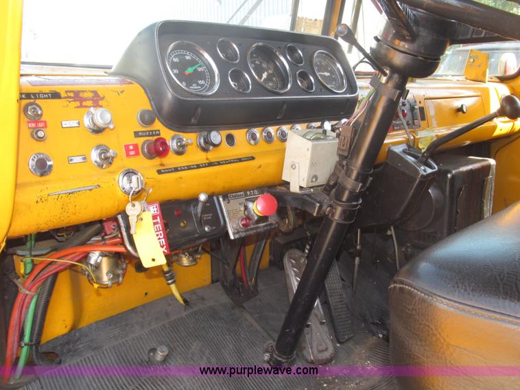 image for item B5175 1985 Ford CT8000 low tilt boom truck