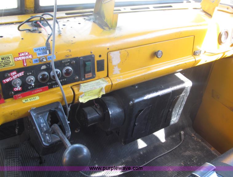 image for item B5175 1985 Ford CT8000 low tilt boom truck