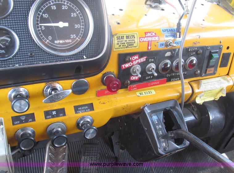 image for item B5175 1985 Ford CT8000 low tilt boom truck