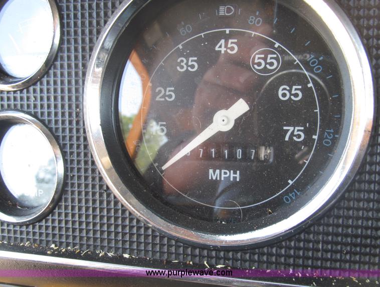 image for item B5175 1985 Ford CT8000 low tilt boom truck