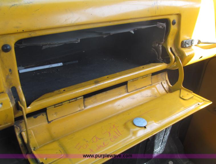 image for item B5175 1985 Ford CT8000 low tilt boom truck