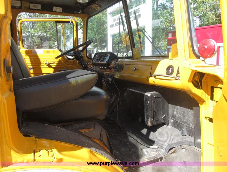 image for item B5175 1985 Ford CT8000 low tilt boom truck