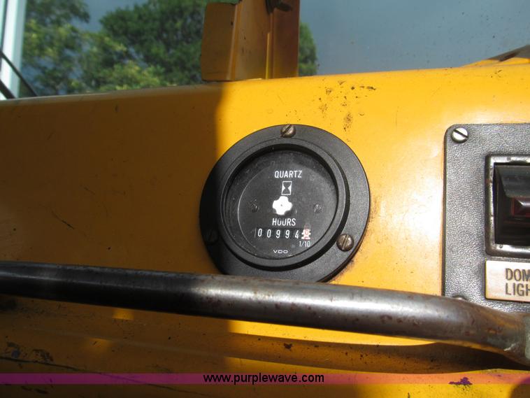 image for item B5175 1985 Ford CT8000 low tilt boom truck