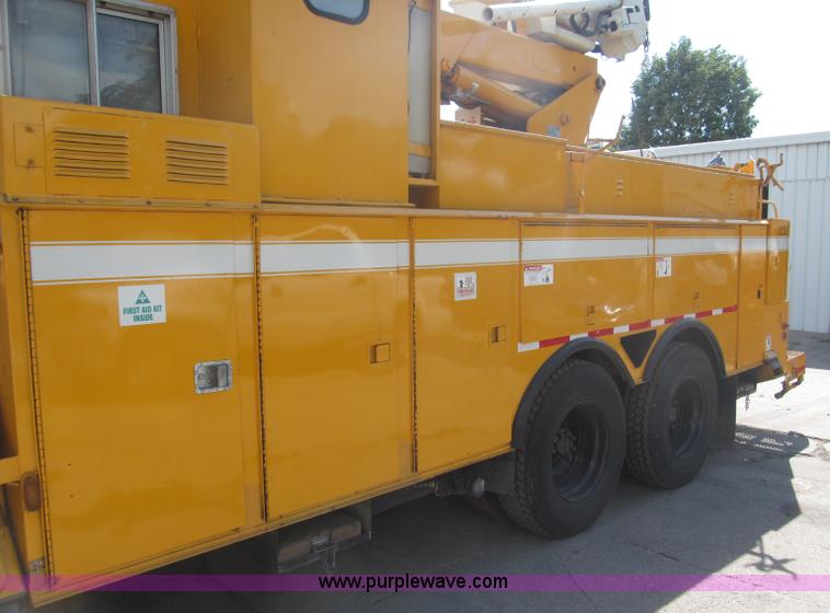 image for item B5175 1985 Ford CT8000 low tilt boom truck