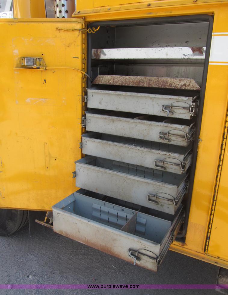 image for item B5175 1985 Ford CT8000 low tilt boom truck