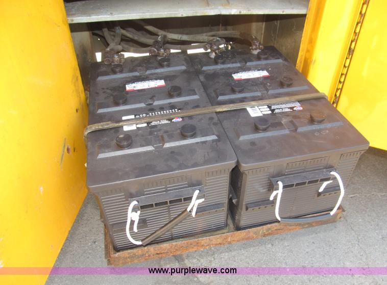 image for item B5175 1985 Ford CT8000 low tilt boom truck