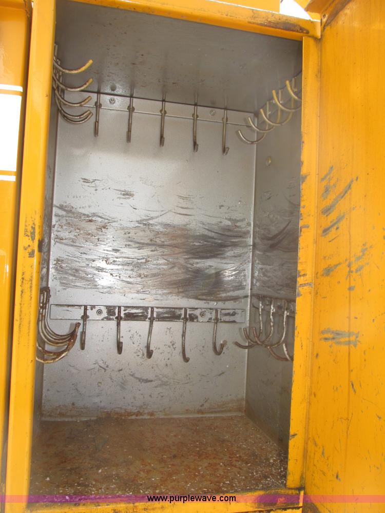 image for item B5175 1985 Ford CT8000 low tilt boom truck