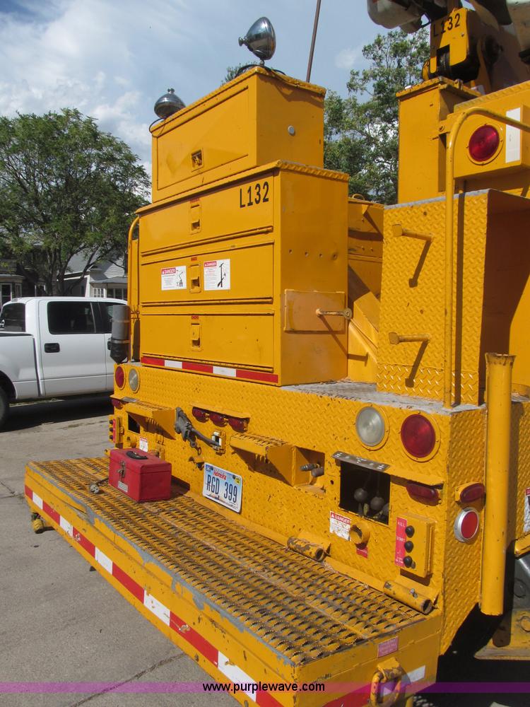 image for item B5175 1985 Ford CT8000 low tilt boom truck