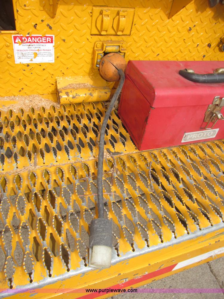 image for item B5175 1985 Ford CT8000 low tilt boom truck