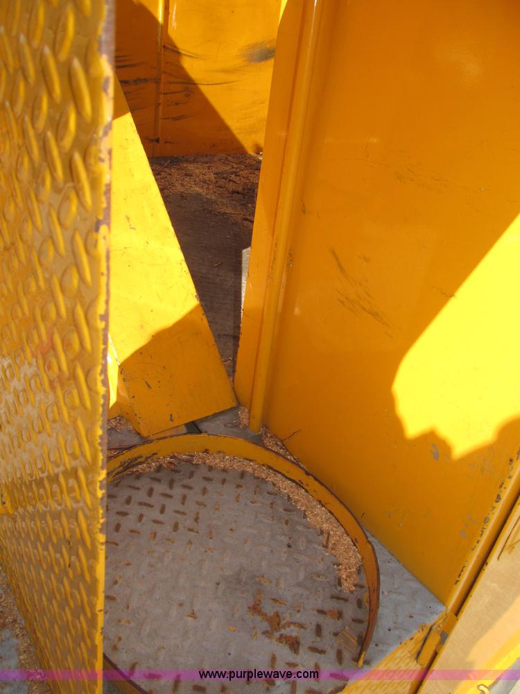 image for item B5175 1985 Ford CT8000 low tilt boom truck