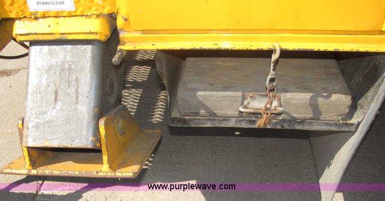 image for item B5175 1985 Ford CT8000 low tilt boom truck