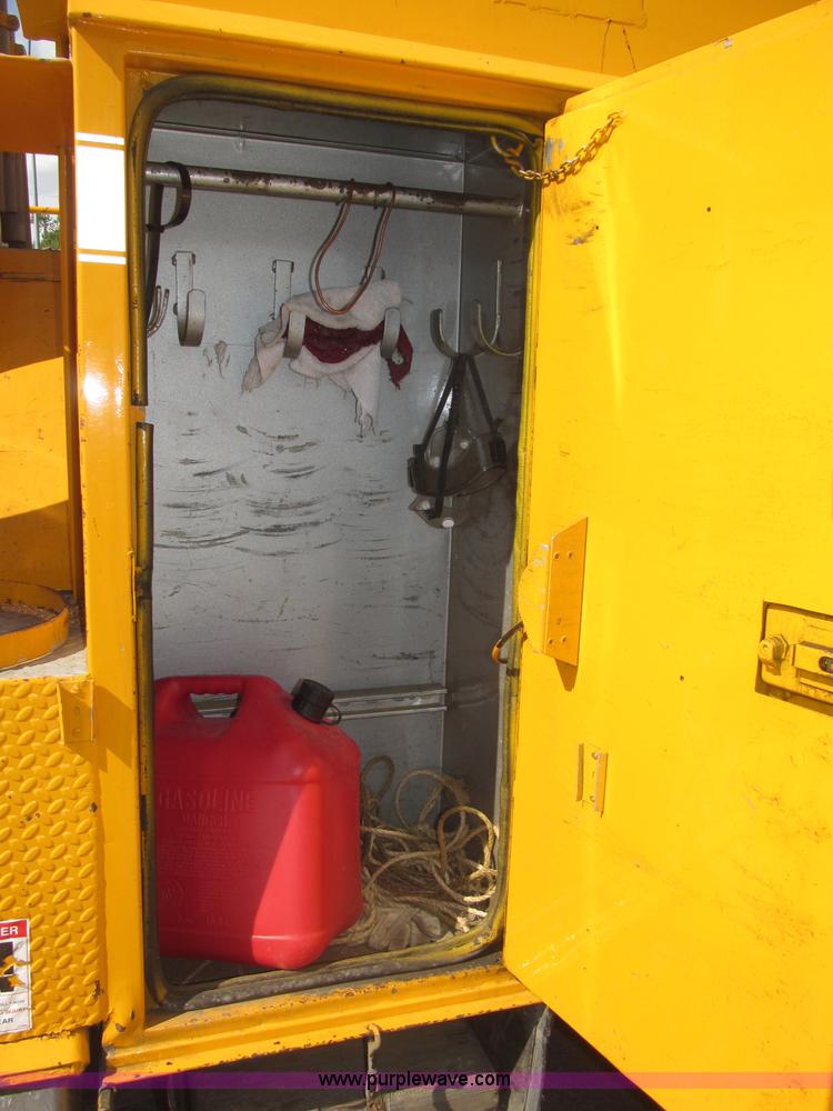 image for item B5175 1985 Ford CT8000 low tilt boom truck