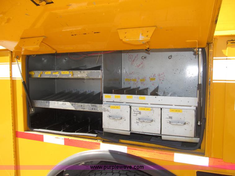 image for item B5175 1985 Ford CT8000 low tilt boom truck