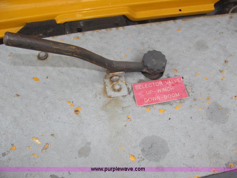 image for item B5175 1985 Ford CT8000 low tilt boom truck