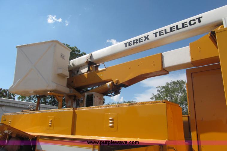 image for item B5175 1985 Ford CT8000 low tilt boom truck