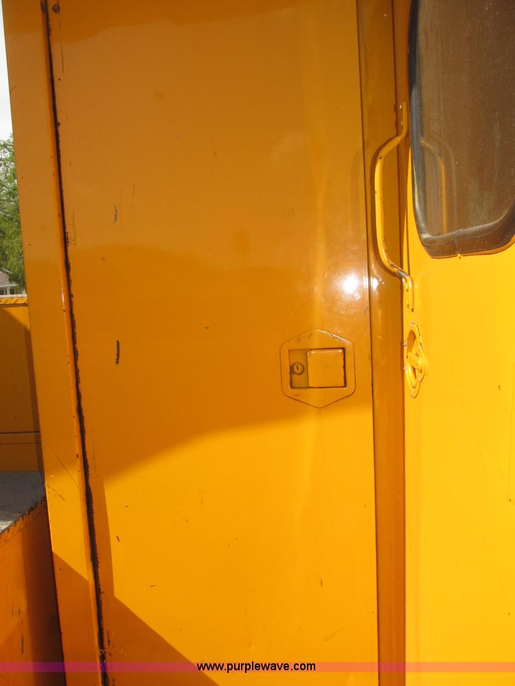 image for item B5175 1985 Ford CT8000 low tilt boom truck