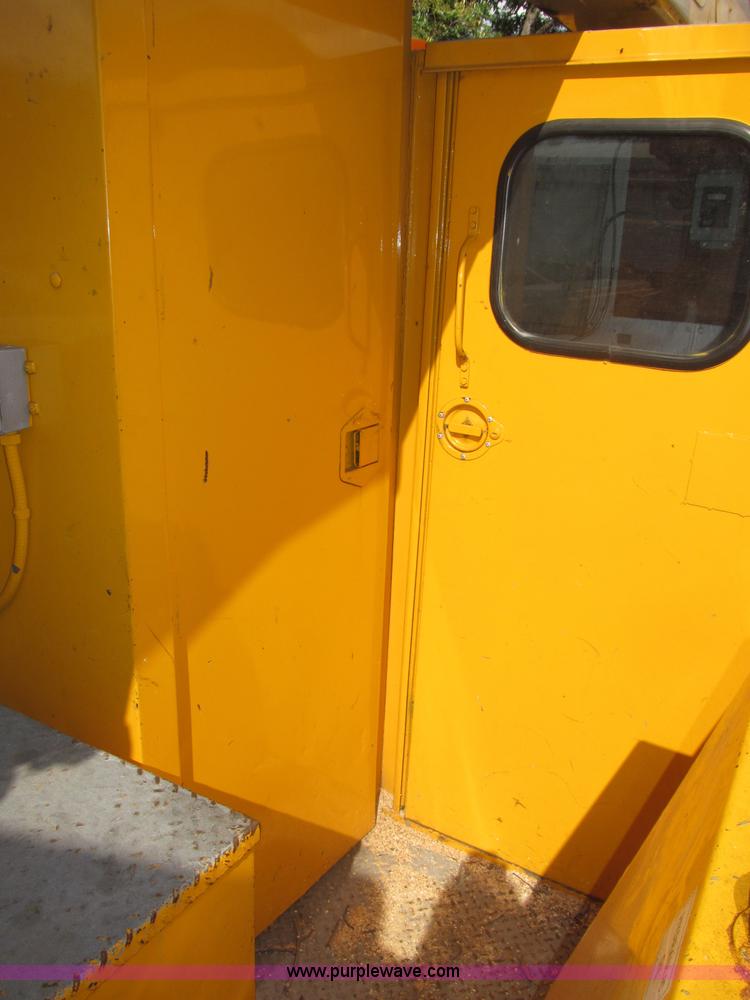 image for item B5175 1985 Ford CT8000 low tilt boom truck