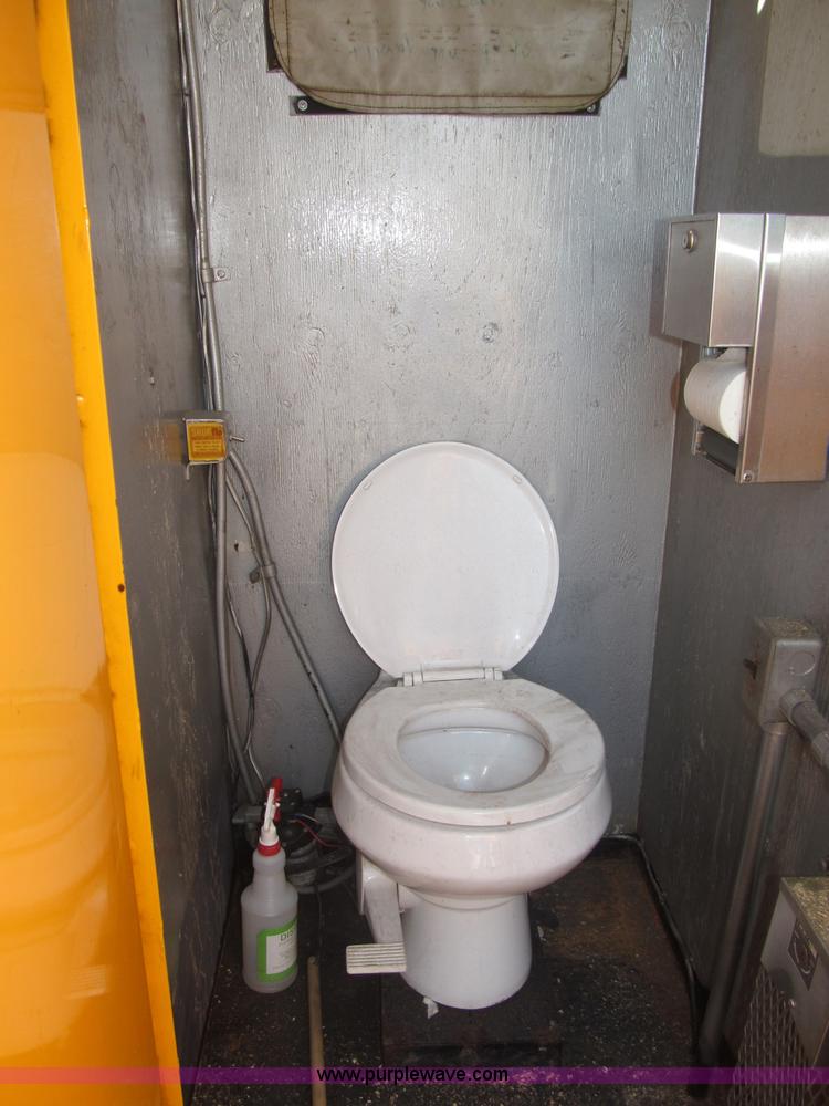 image for item B5175 1985 Ford CT8000 low tilt boom truck