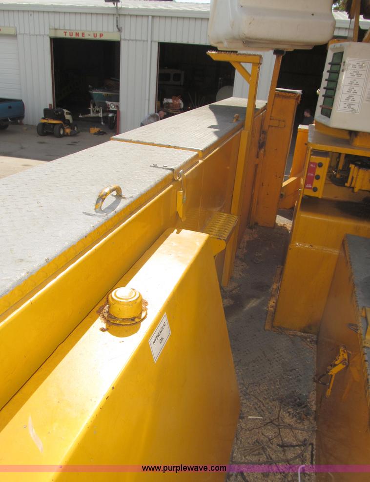 image for item B5175 1985 Ford CT8000 low tilt boom truck