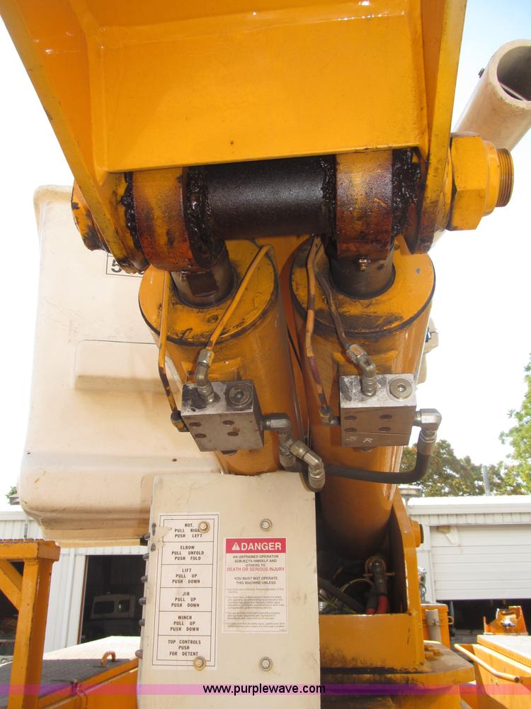 image for item B5175 1985 Ford CT8000 low tilt boom truck