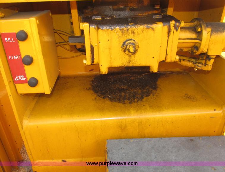 image for item B5175 1985 Ford CT8000 low tilt boom truck