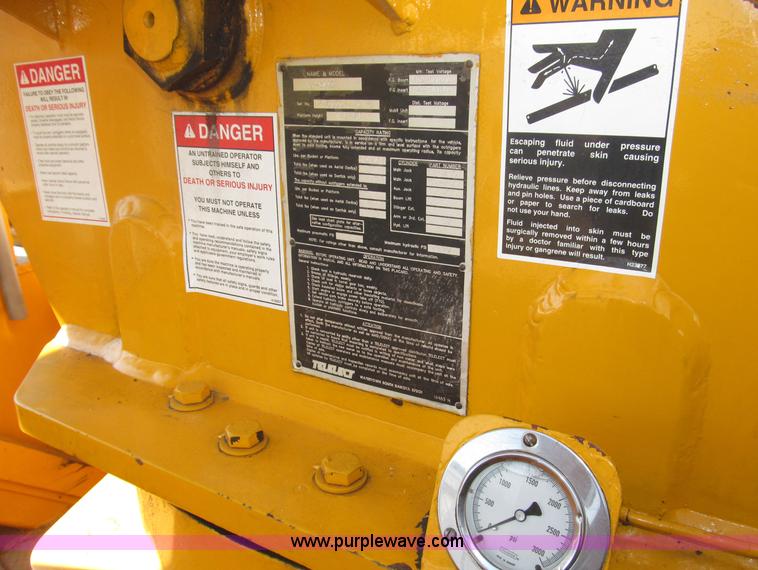 image for item B5175 1985 Ford CT8000 low tilt boom truck