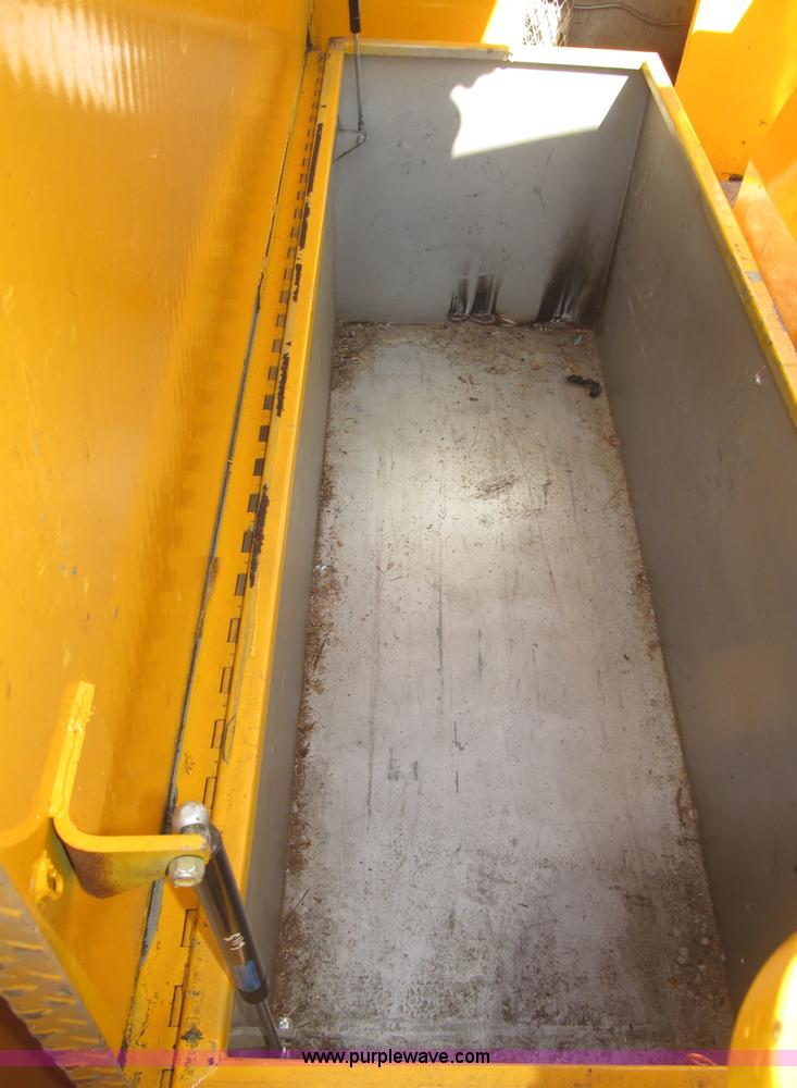 image for item B5175 1985 Ford CT8000 low tilt boom truck