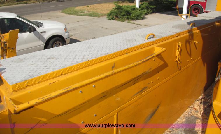 image for item B5175 1985 Ford CT8000 low tilt boom truck