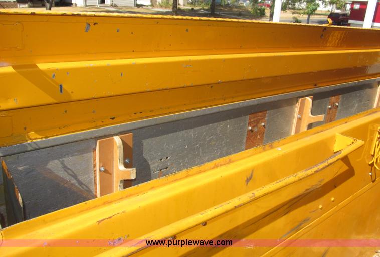 image for item B5175 1985 Ford CT8000 low tilt boom truck