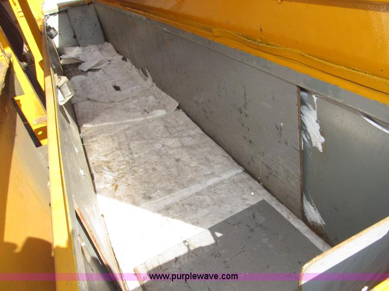 image for item B5175 1985 Ford CT8000 low tilt boom truck