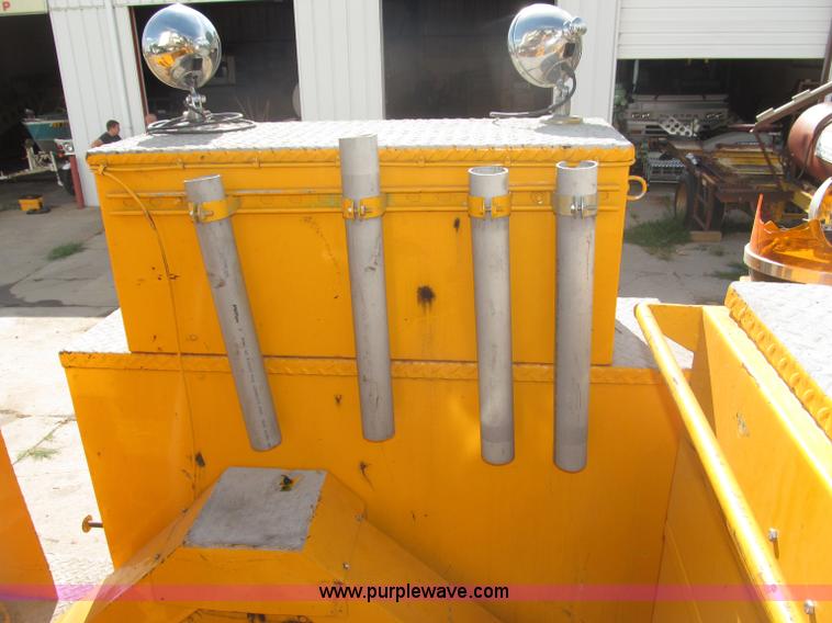 image for item B5175 1985 Ford CT8000 low tilt boom truck