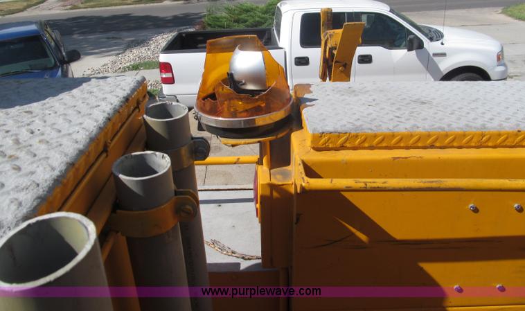 image for item B5175 1985 Ford CT8000 low tilt boom truck