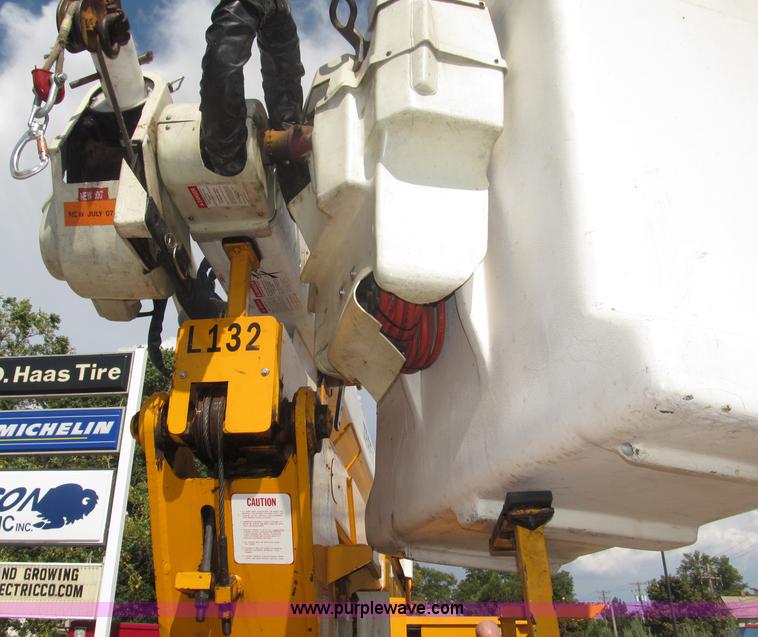 image for item B5175 1985 Ford CT8000 low tilt boom truck