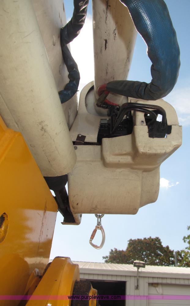 image for item B5175 1985 Ford CT8000 low tilt boom truck