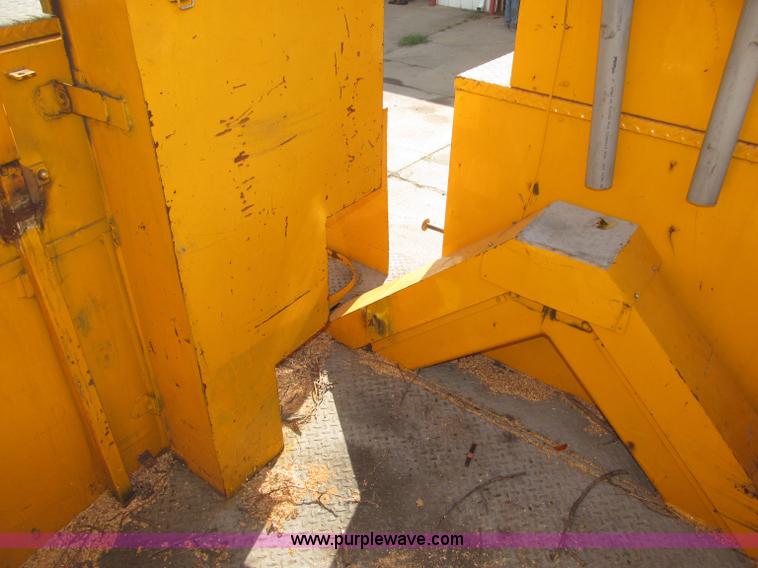 image for item B5175 1985 Ford CT8000 low tilt boom truck