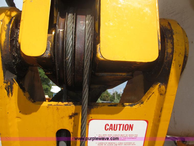 image for item B5175 1985 Ford CT8000 low tilt boom truck