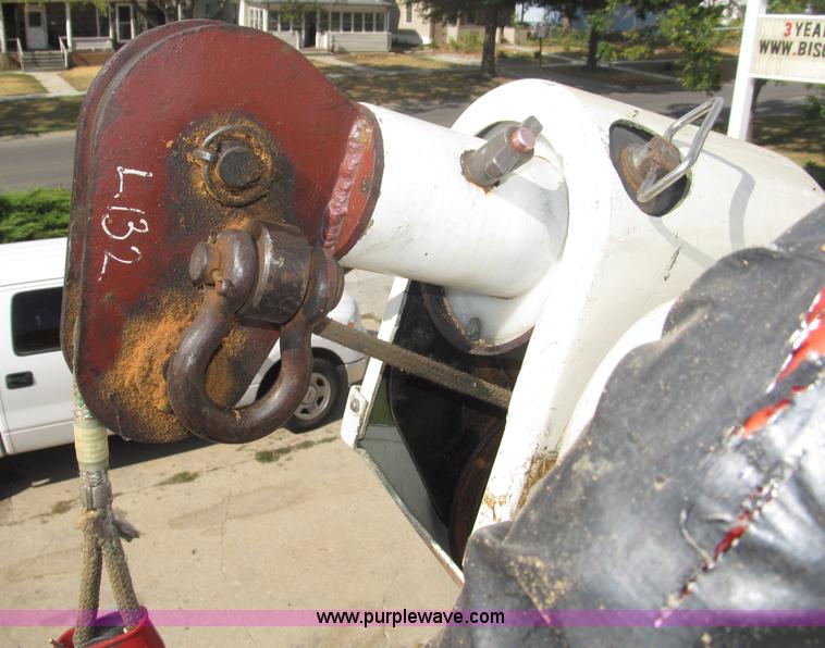 image for item B5175 1985 Ford CT8000 low tilt boom truck