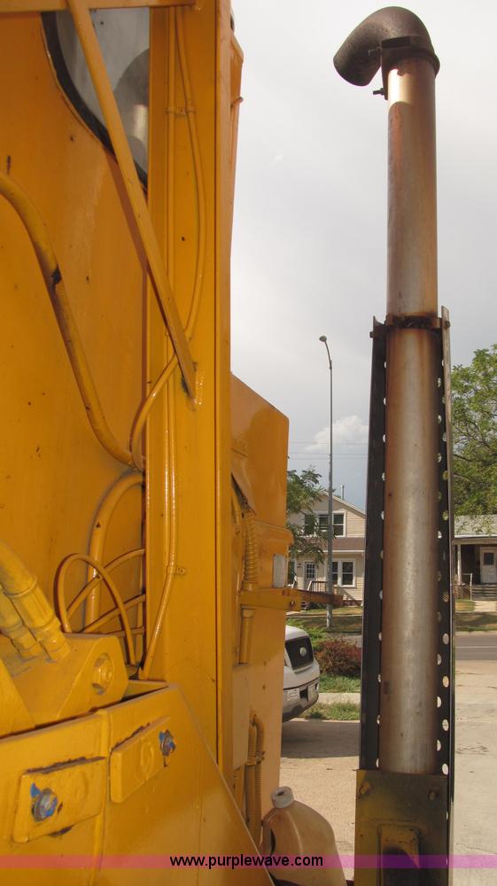 image for item B5175 1985 Ford CT8000 low tilt boom truck