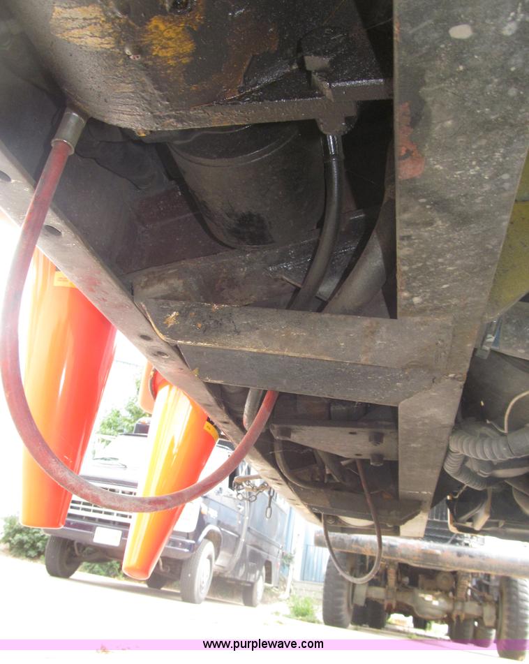 image for item B5175 1985 Ford CT8000 low tilt boom truck