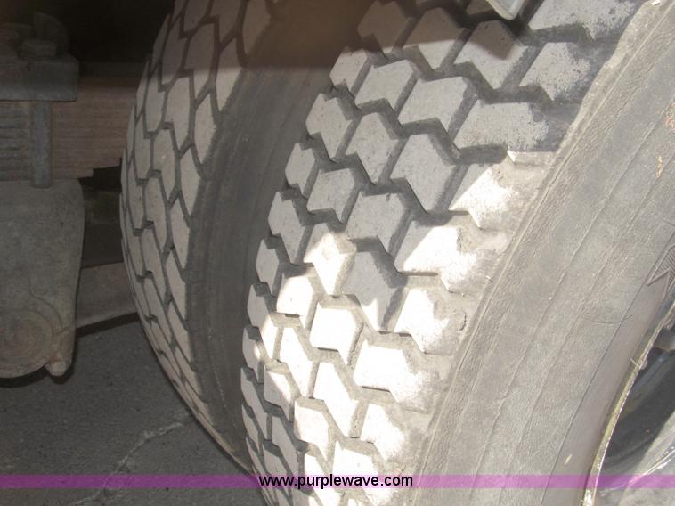 image for item B5175 1985 Ford CT8000 low tilt boom truck