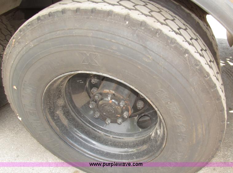 image for item B5175 1985 Ford CT8000 low tilt boom truck