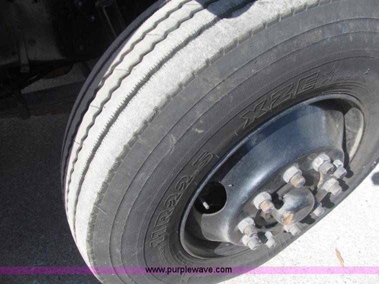 image for item B5175 1985 Ford CT8000 low tilt boom truck