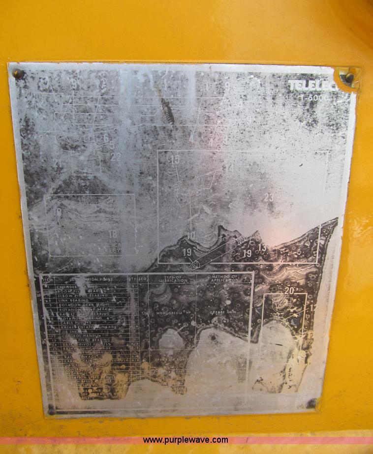 image for item B5175 1985 Ford CT8000 low tilt boom truck