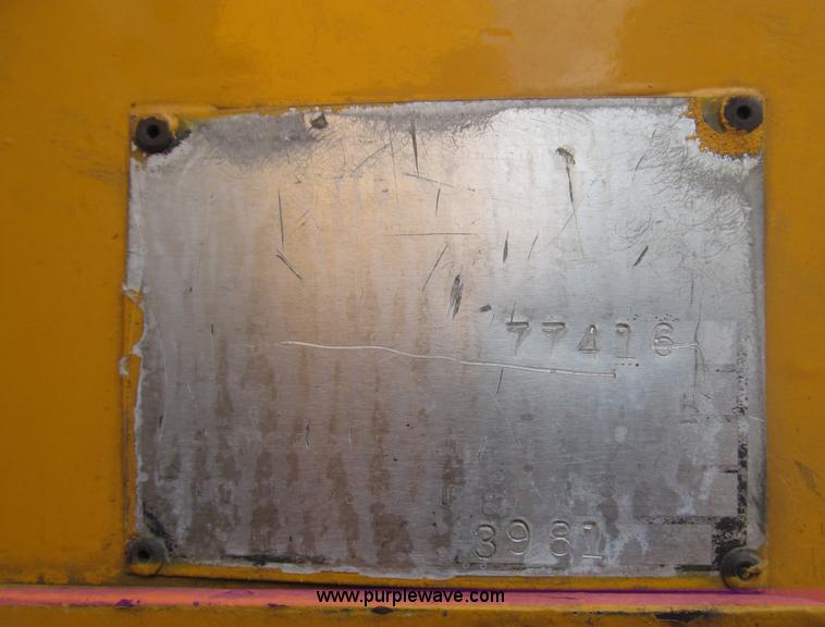 image for item B5175 1985 Ford CT8000 low tilt boom truck