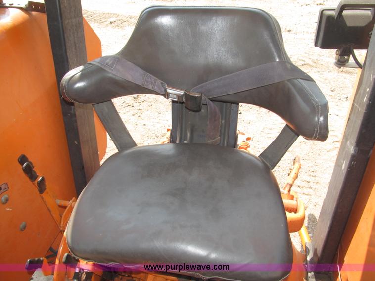 image for item B5200 1990 Ford 6610 tractor