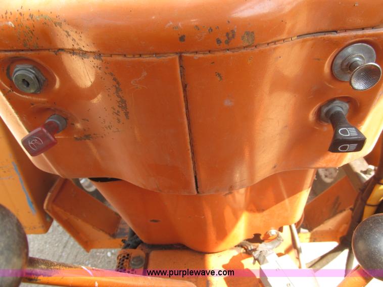 image for item B5200 1990 Ford 6610 tractor