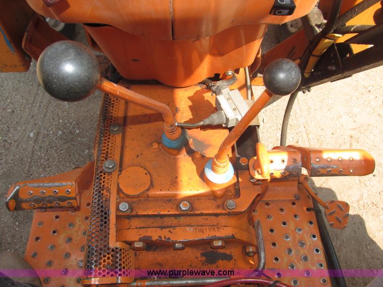 image for item B5200 1990 Ford 6610 tractor