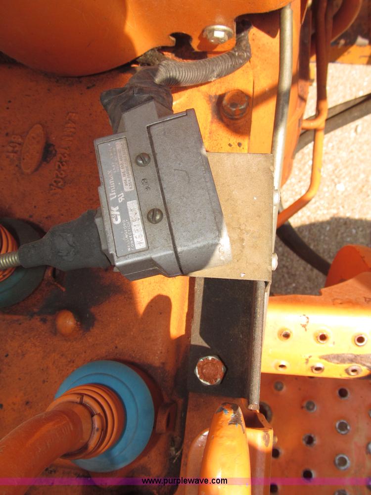 image for item B5200 1990 Ford 6610 tractor