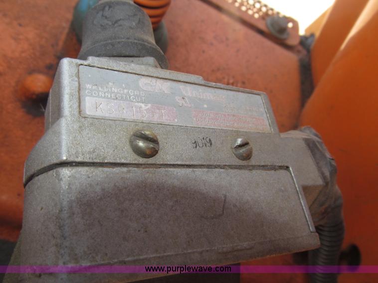 image for item B5200 1990 Ford 6610 tractor