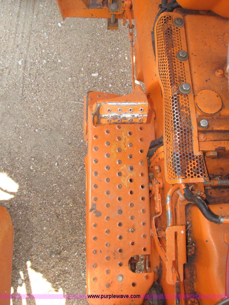 image for item B5200 1990 Ford 6610 tractor